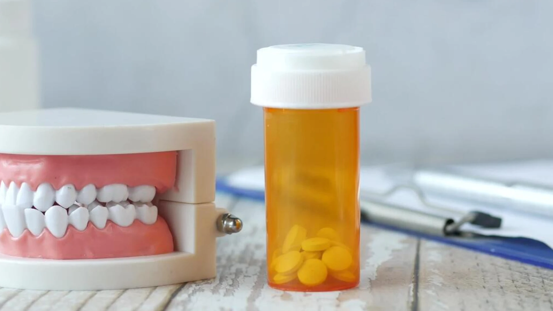 5309 Oral Sedation The Pill That Changes - Dentique Dental Care
