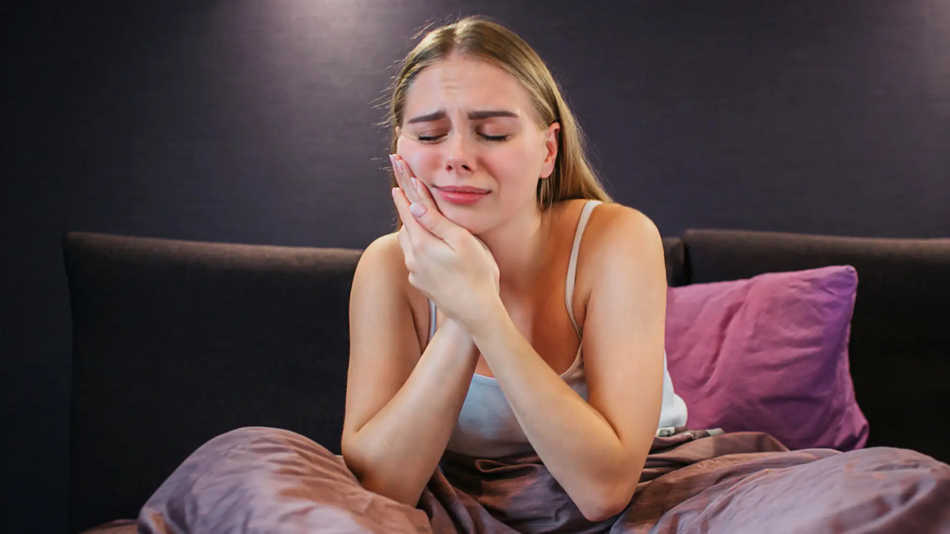 Toothache-at-Night-How-to-Ease-the-Pain-and-Get-Through-Until-Morning